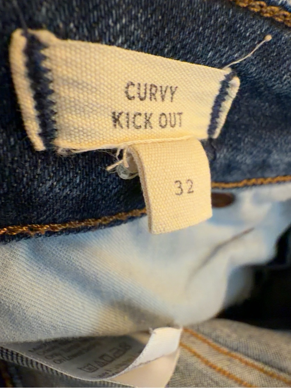 Madewell Curvy Kick Out Jeans Size 32 Cropped Raw Hem Medium Wash - Picture 7 of 8